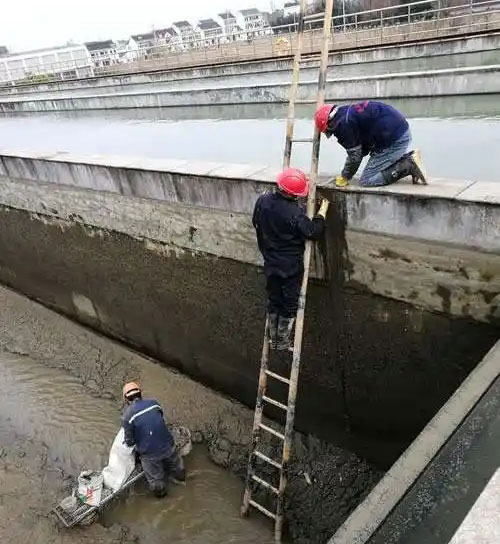 卢市镇污水池堵漏